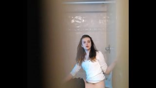 BEAUTY YOUNG GIRL PISSING