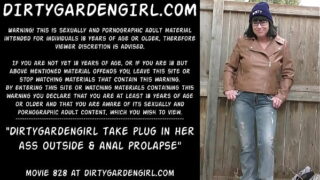 Dirtygardengirl take plug in her ass outside & anal prolapse